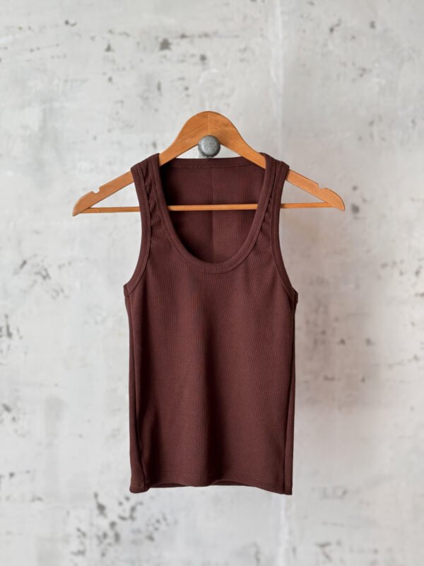 Musculosa Lucy Morley Choco